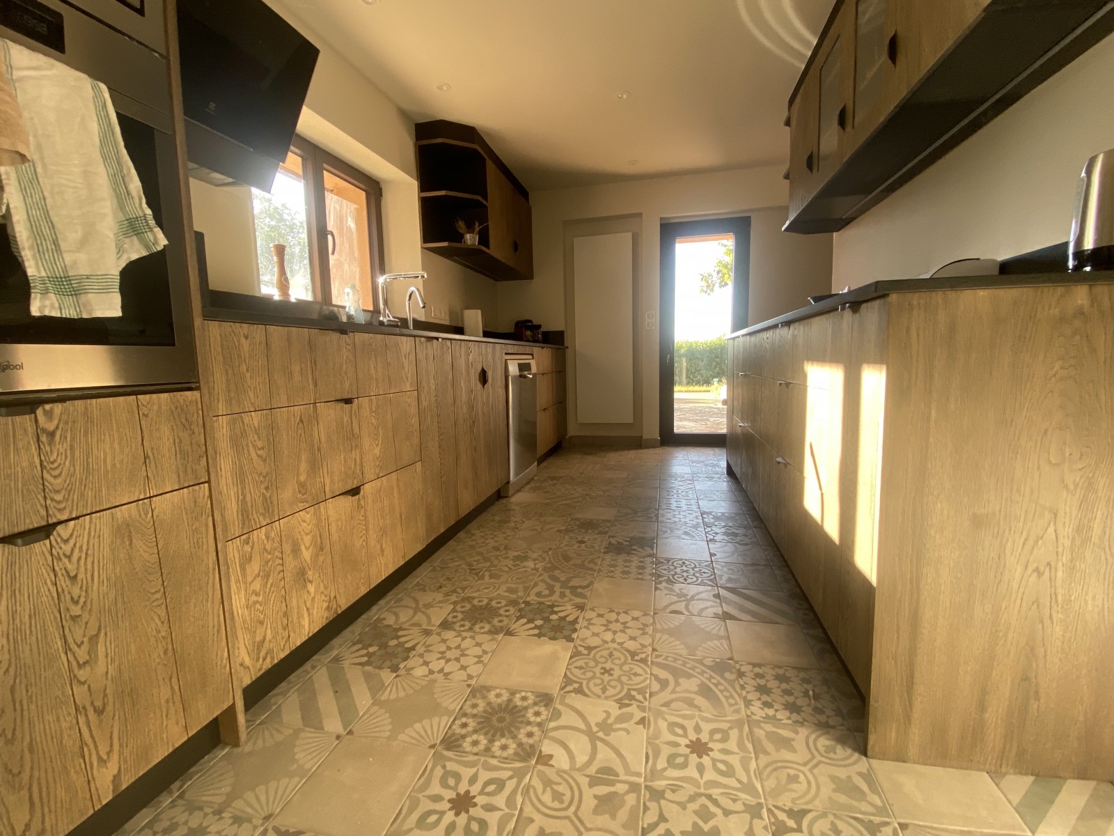 Rénovation d’une cuisine  intérieure dans  un mas provençal à Villars dans le Luberon